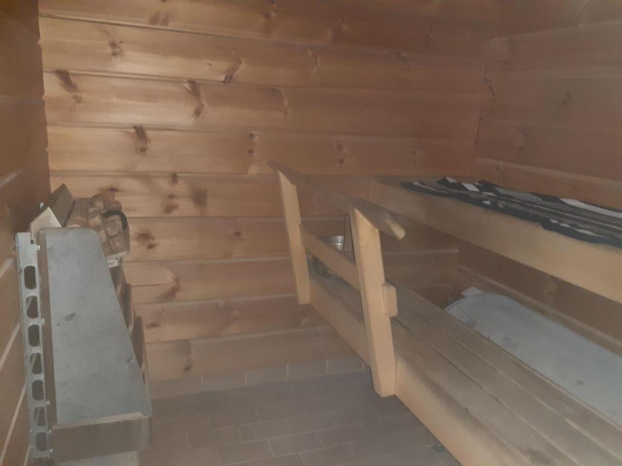 Rauhallinen mökki