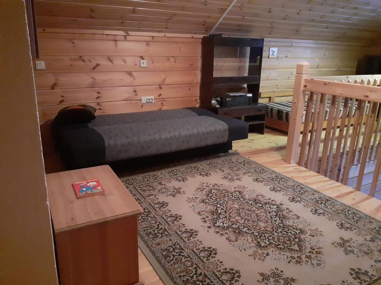 Rauhallinen mökki