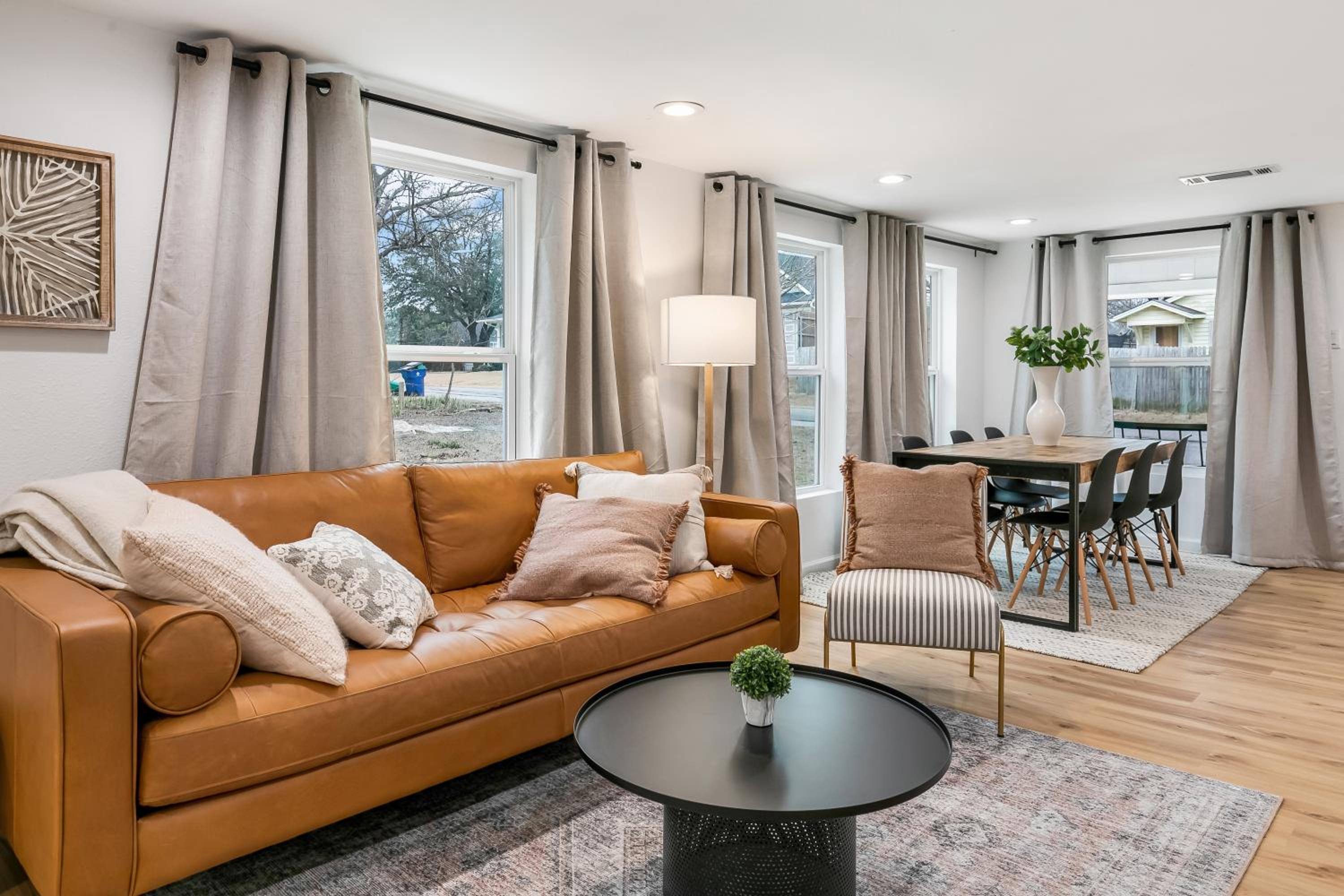 Cozy Home in Downtown McKinney with Backyard view 2