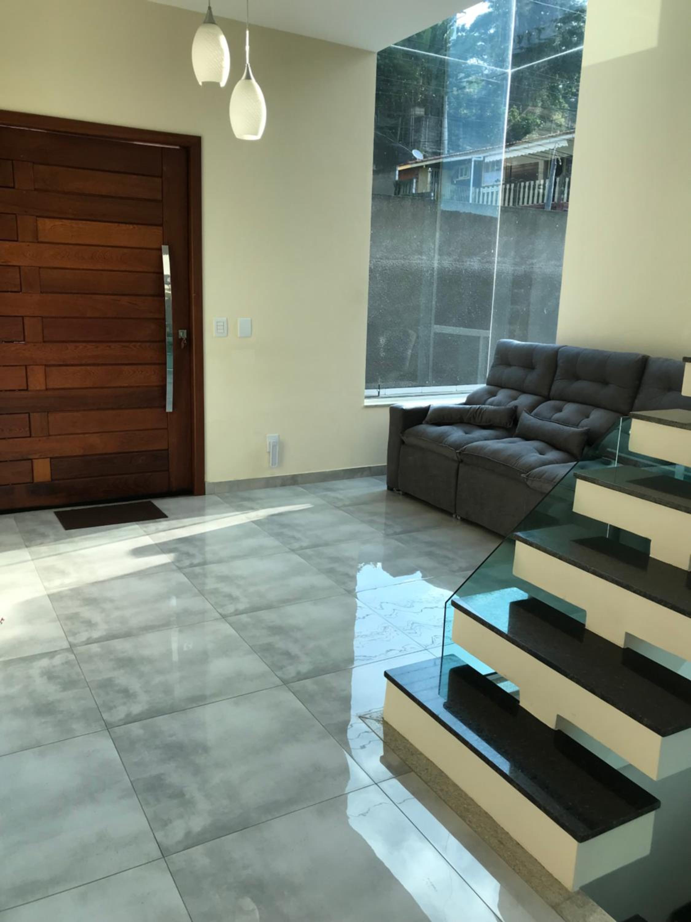 Casa de vidro com vista para a Mata Atlântica no Centro de Miguel Pereira