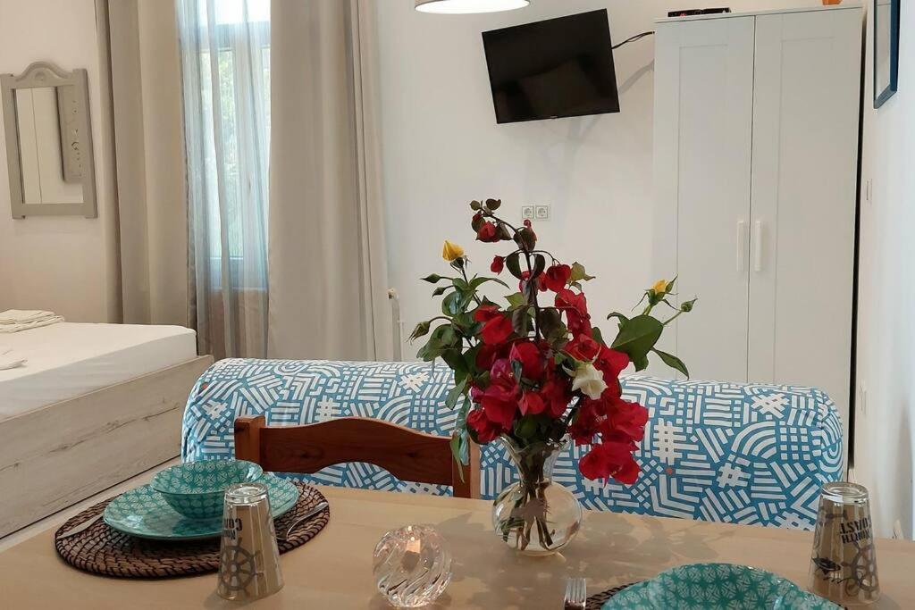 Seaside cushy studio