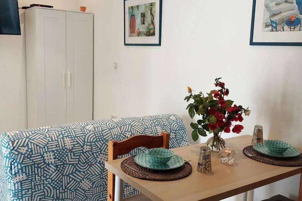 Seaside cushy studio