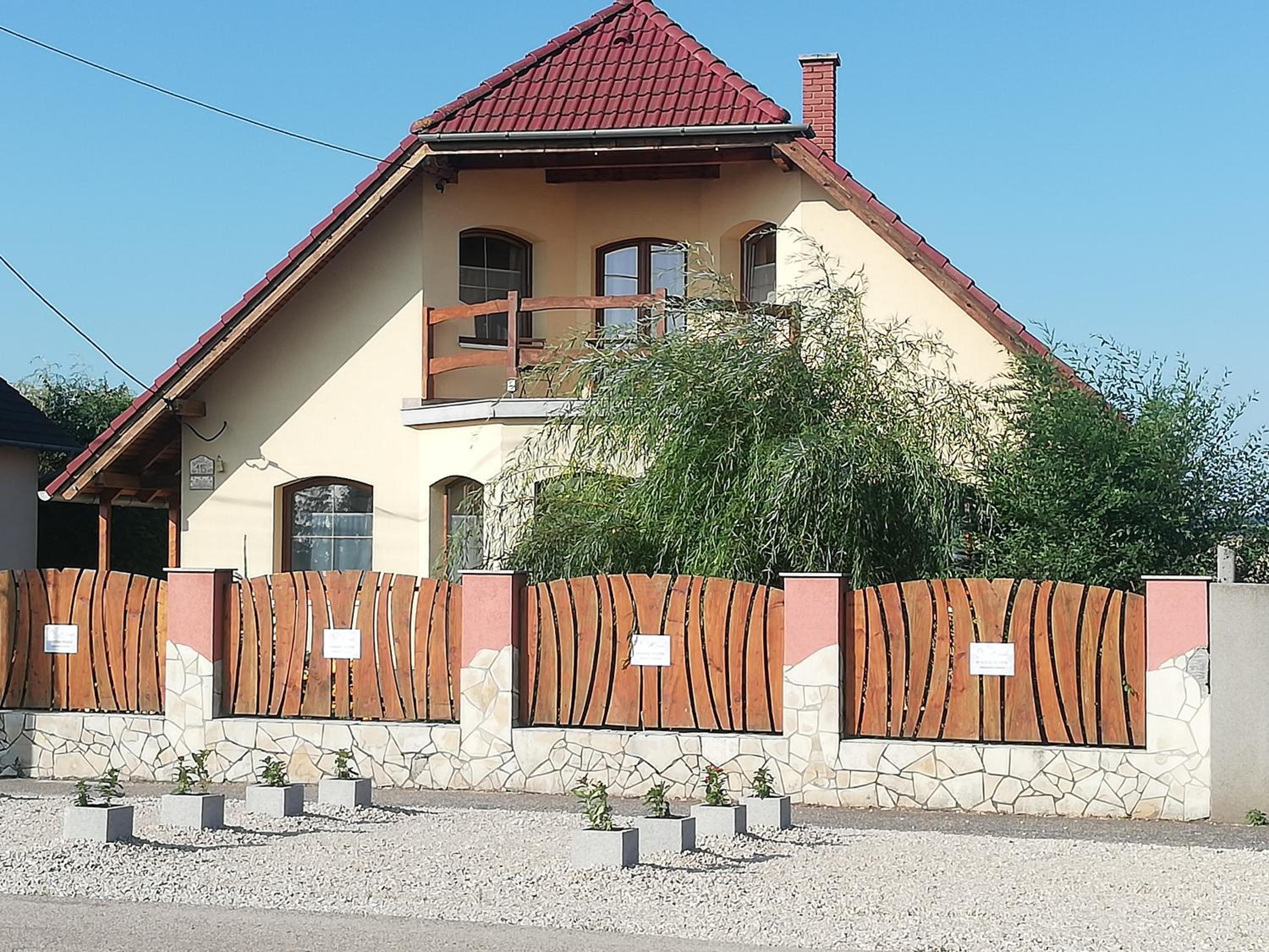 Hópihe Vendégházak és Wellness Bakonynána
