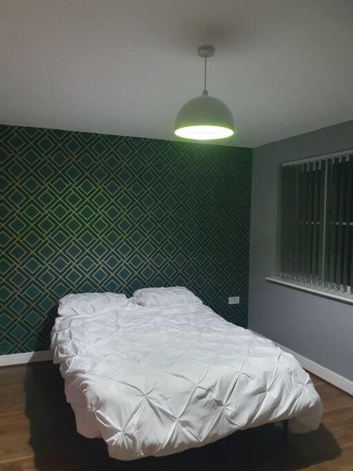 Home near Rugby Station for contractors and Work Commuters, 5 bedroom, Free Parking & Garden view 3