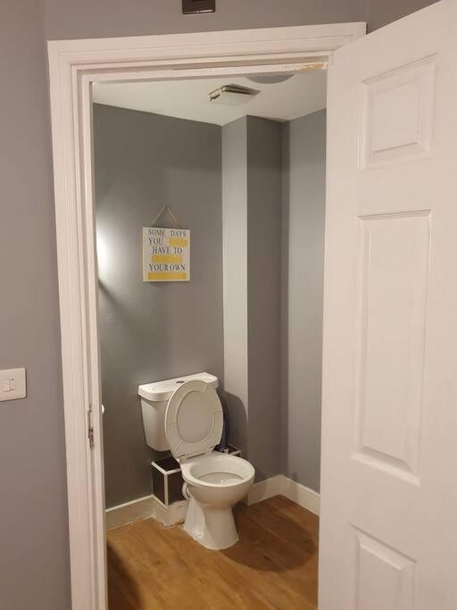 Home near Rugby Station for contractors and Work Commuters, 5 bedroom, Free Parking & Garden view 5