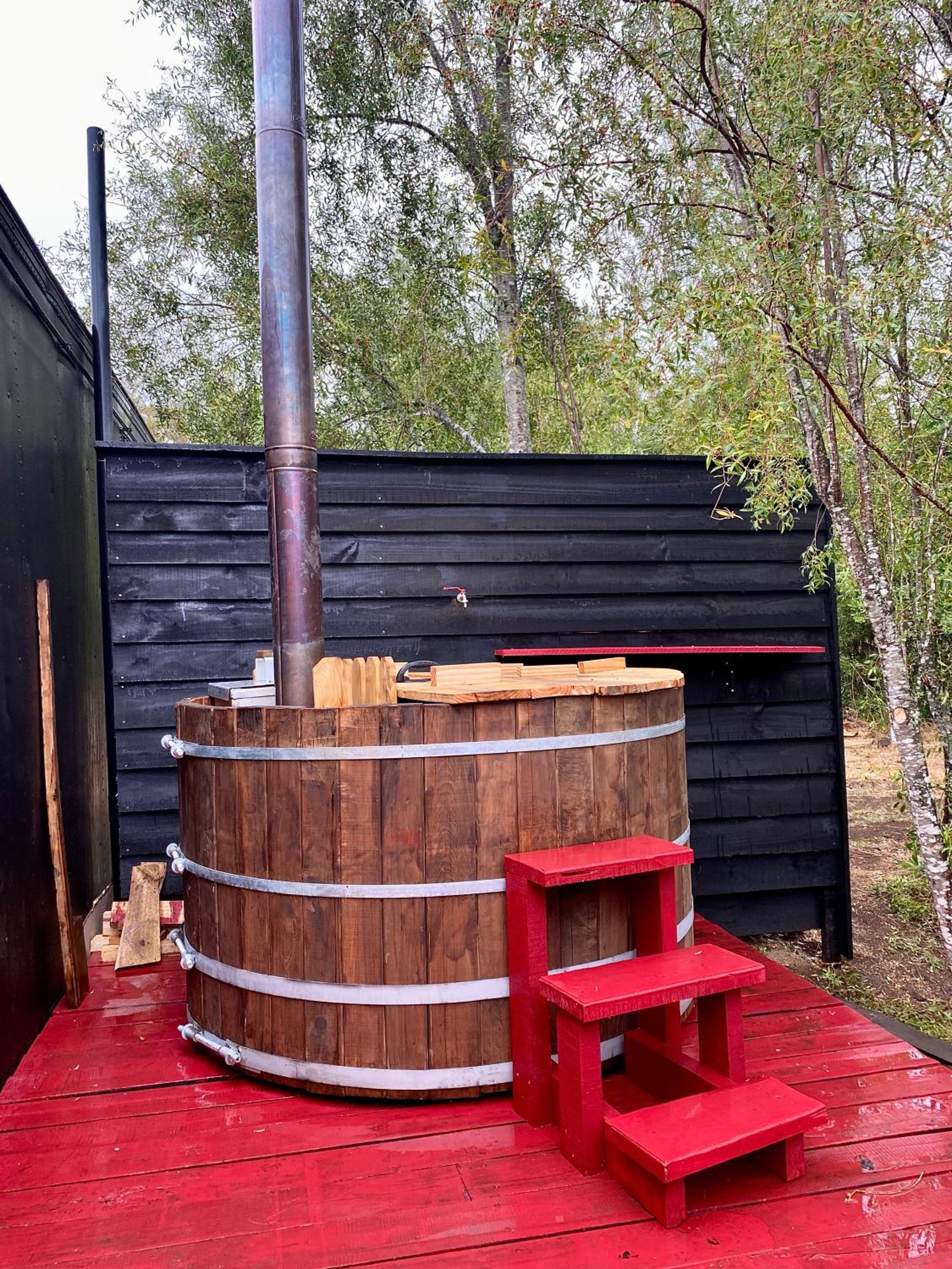 Refugio 14 with hot tub in the forest