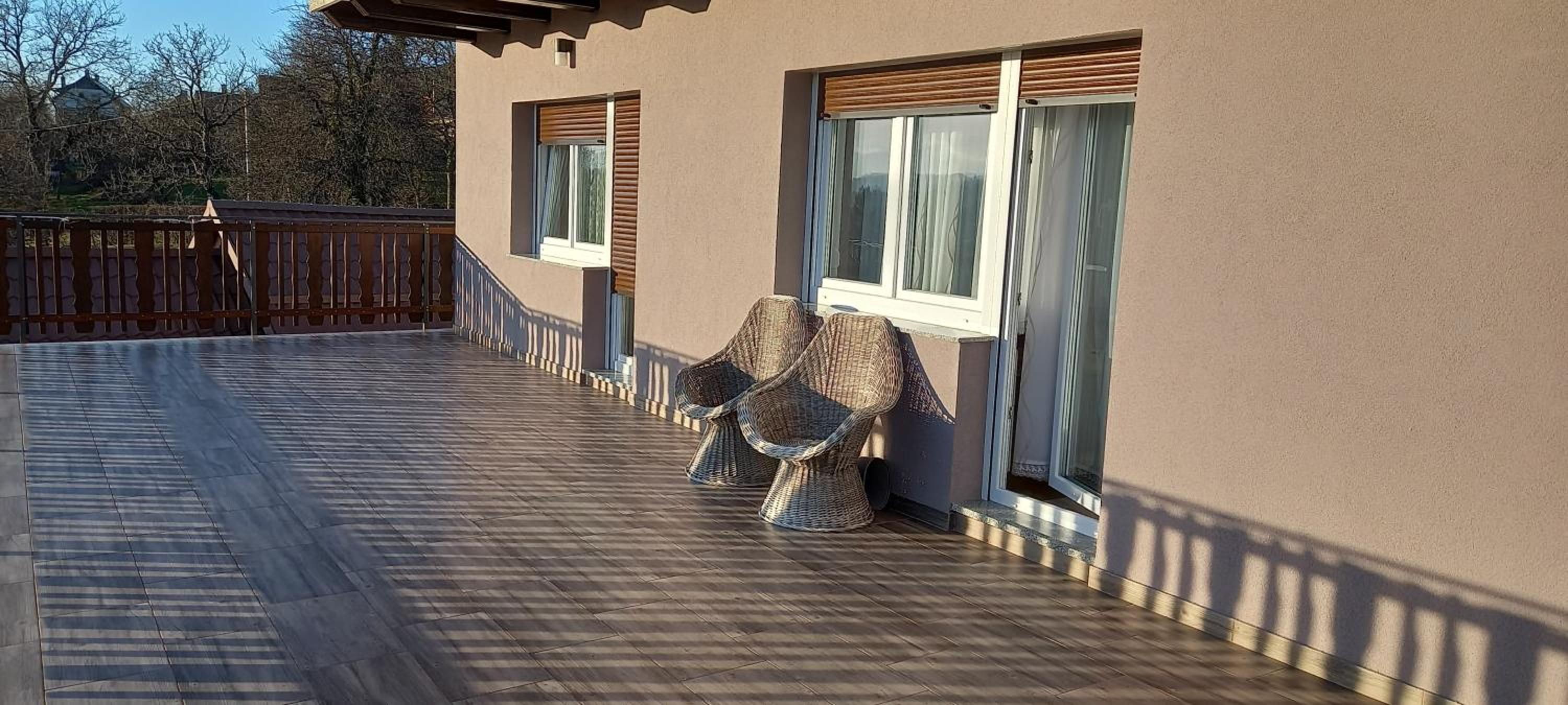 Apartment ROKO with sauna & view
