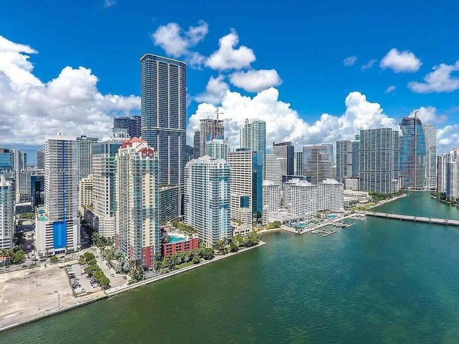 Club at Brickell Bay Bayview Balcony 1BR Free Parking