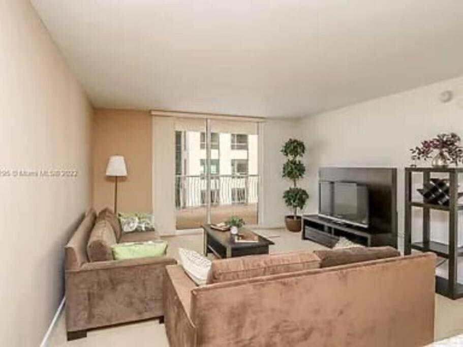 Club at Brickell Bay Bayview Balcony 1BR Free Parking