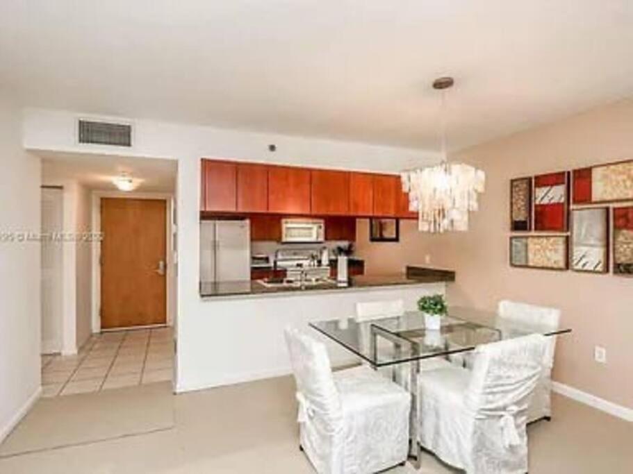 Club at Brickell Bay Bayview Balcony 1BR Free Parking