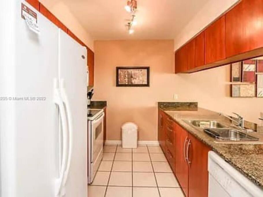 Club at Brickell Bay Bayview Balcony 1BR Free Parking