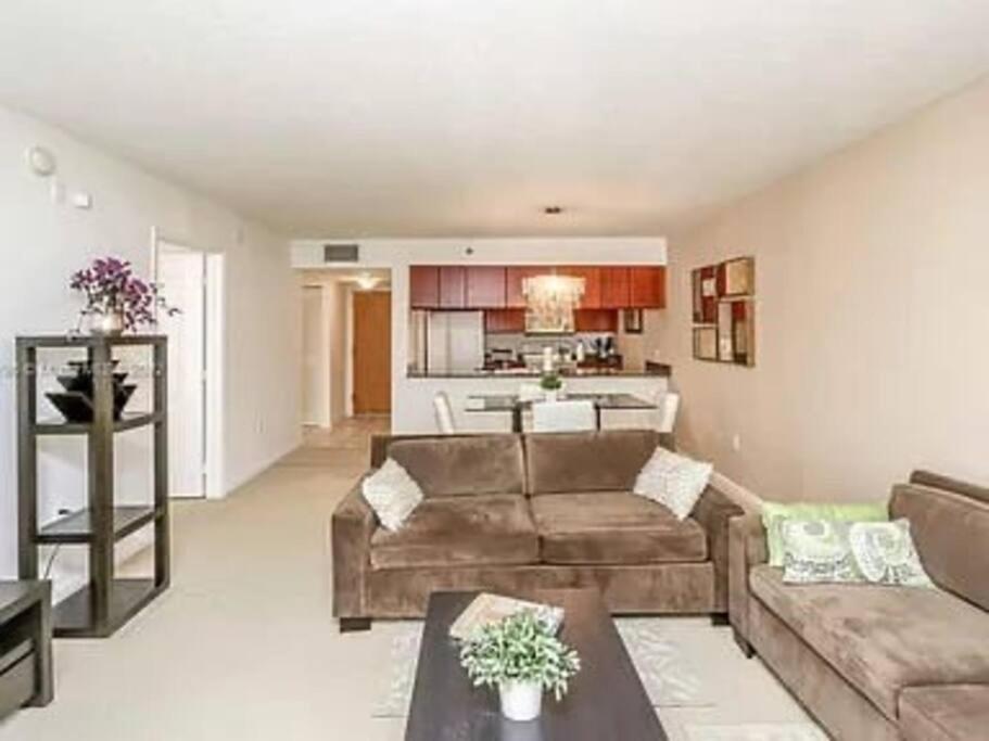 Club at Brickell Bay Bayview Balcony 1BR Free Parking