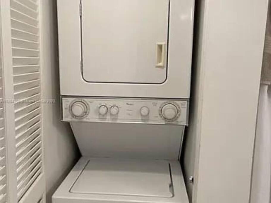 Club at Brickell Bay Bayview Balcony 1BR Free Parking
