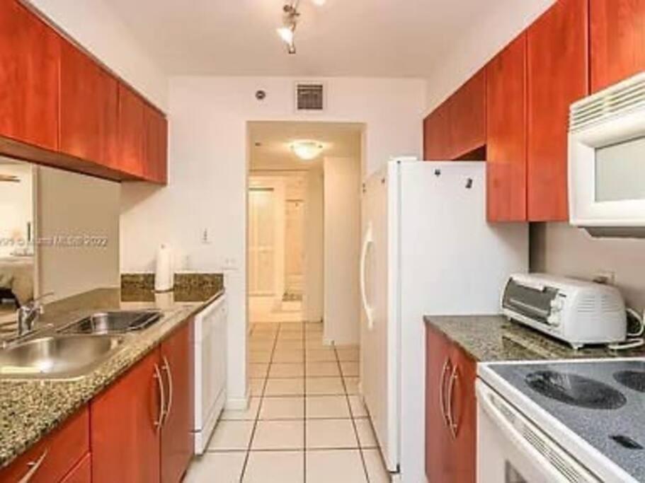 Club at Brickell Bay Bayview Balcony 1BR Free Parking