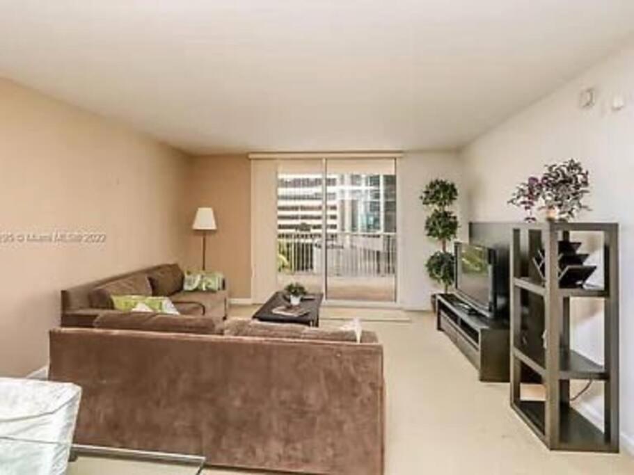 Club at Brickell Bay Bayview Balcony 1BR Free Parking