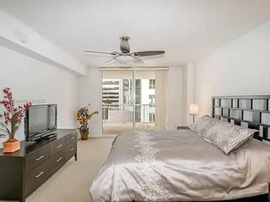 Club at Brickell Bay Bayview Balcony 1BR Free Parking