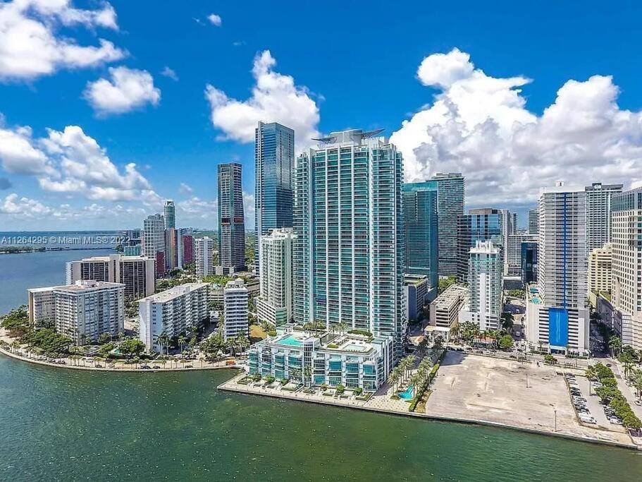 Club at Brickell Bay Bayview Balcony 1BR Free Parking