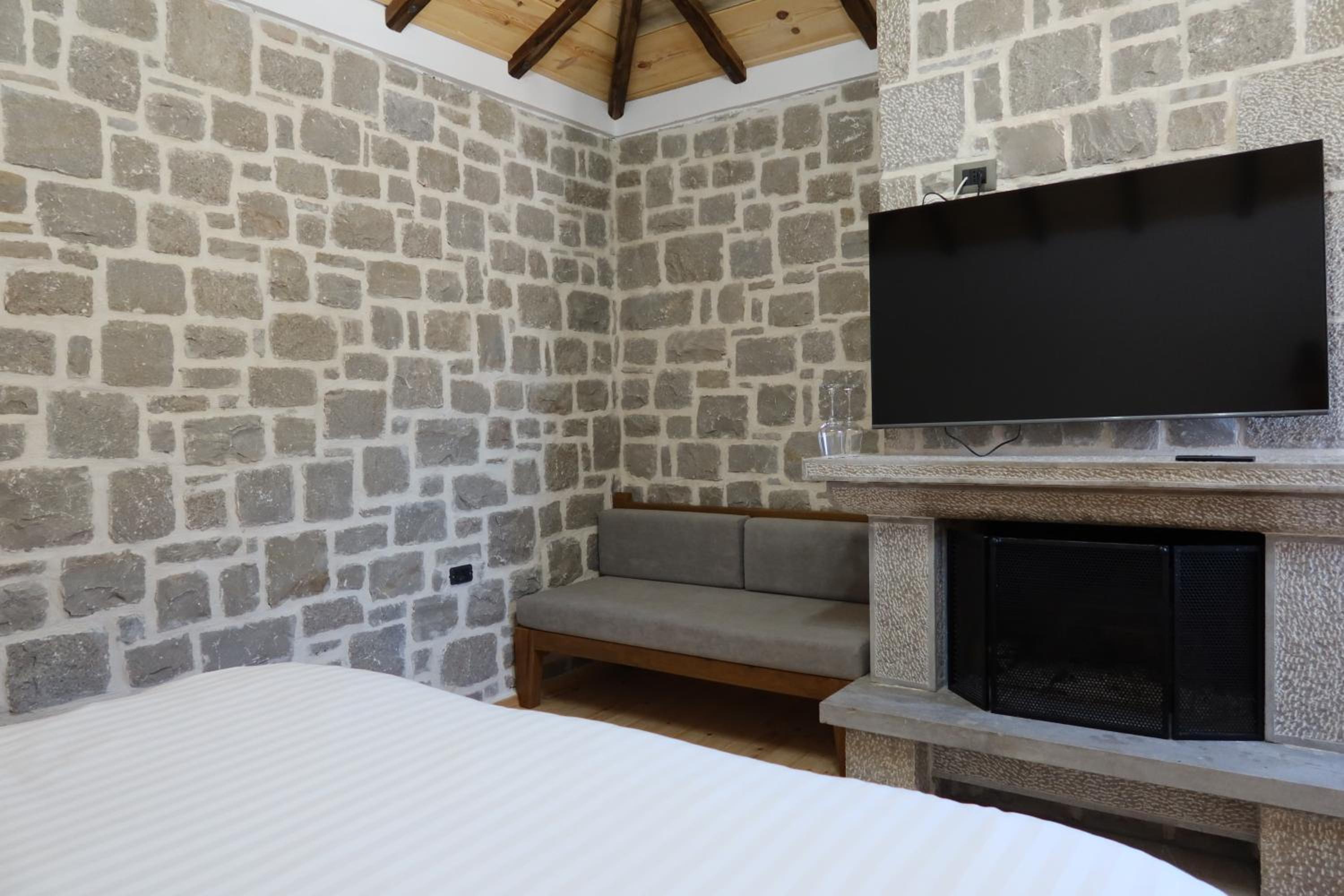 Stone Villas Voskopoja