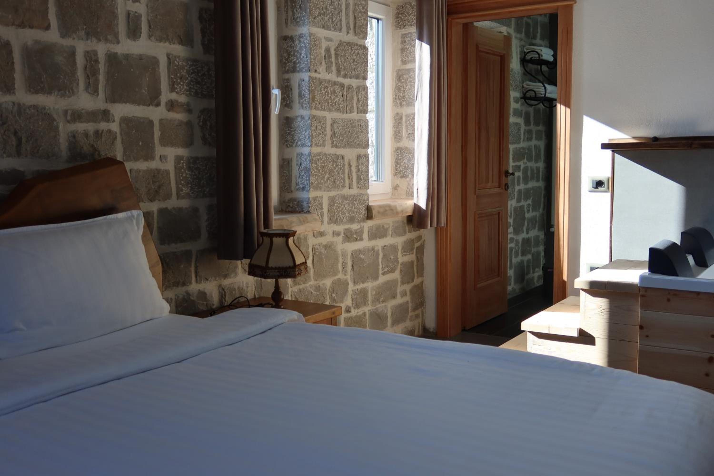 Stone Villas Voskopoja