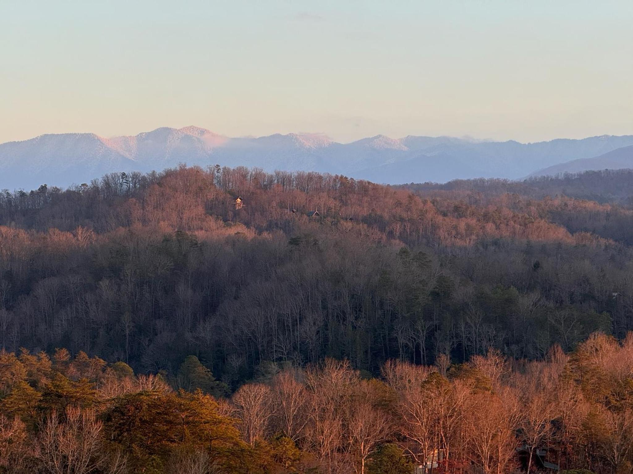 Smoky Paws - Exceptional Cabin, Stunning Mountain Views, Hot Tub, Tranquil, Gigabit Internet, Free L2 EV view 4