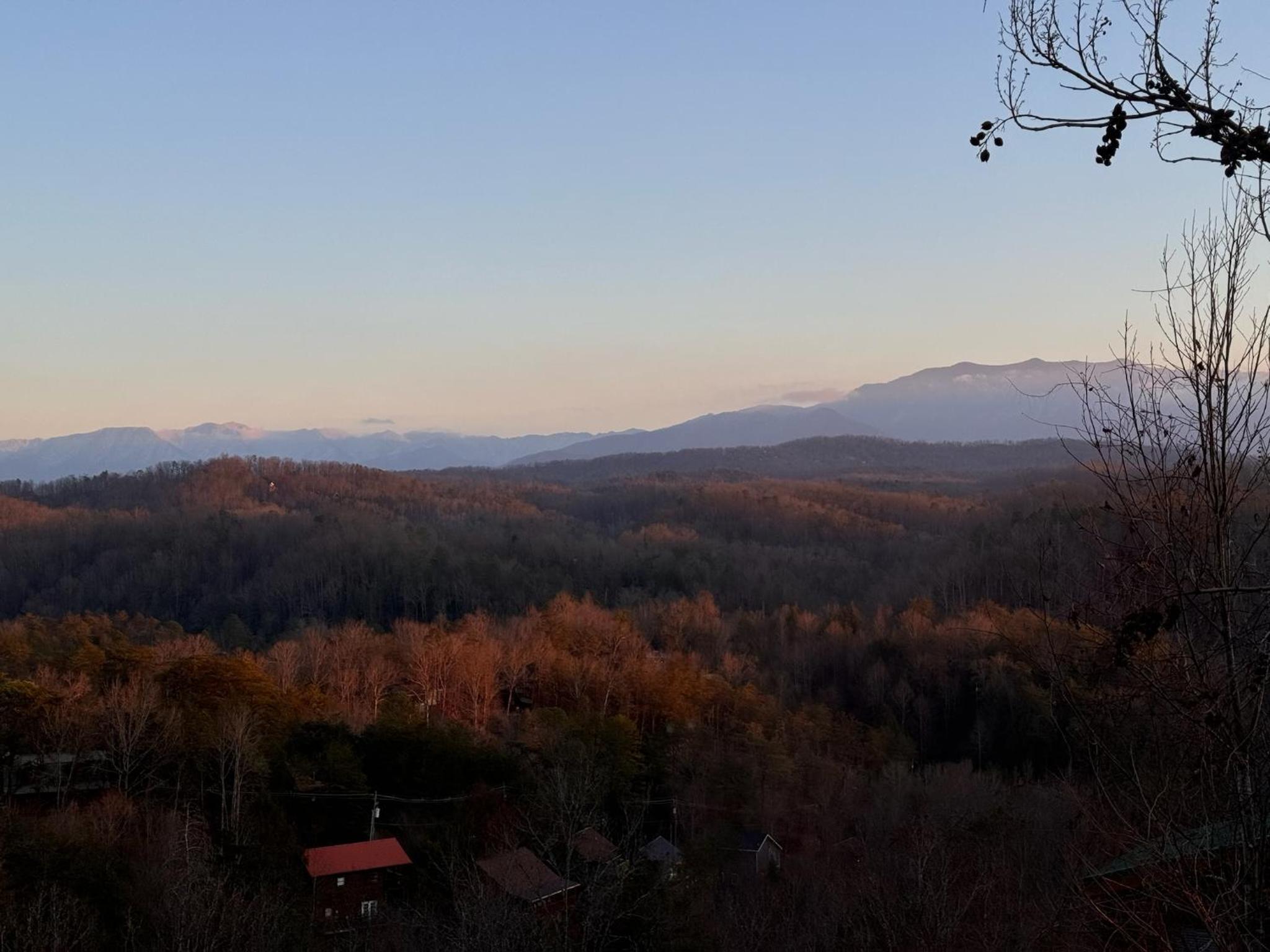 Smoky Paws - Exceptional Cabin, Stunning Mountain Views, Hot Tub, Tranquil, Gigabit Internet, Free L2 EV view 5
