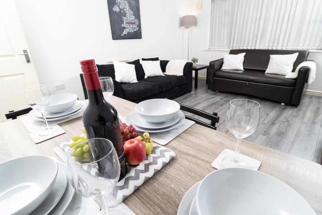 Central Liverpool Haven 3 bedroom House Private Parking view 3