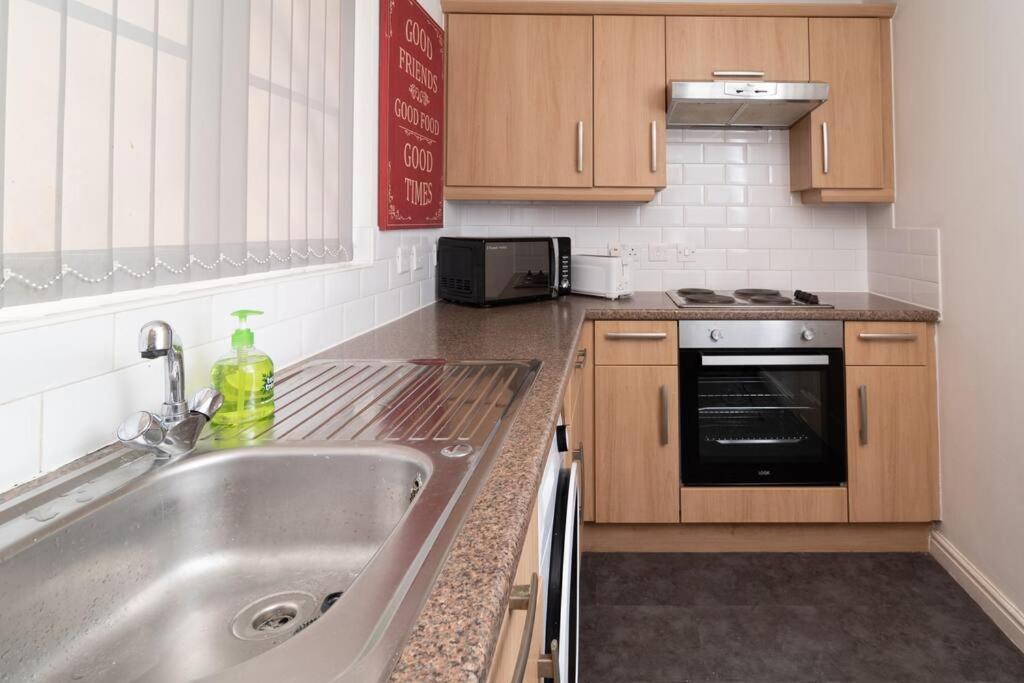 Central Liverpool Haven 3 bedroom House Private Parking view 4