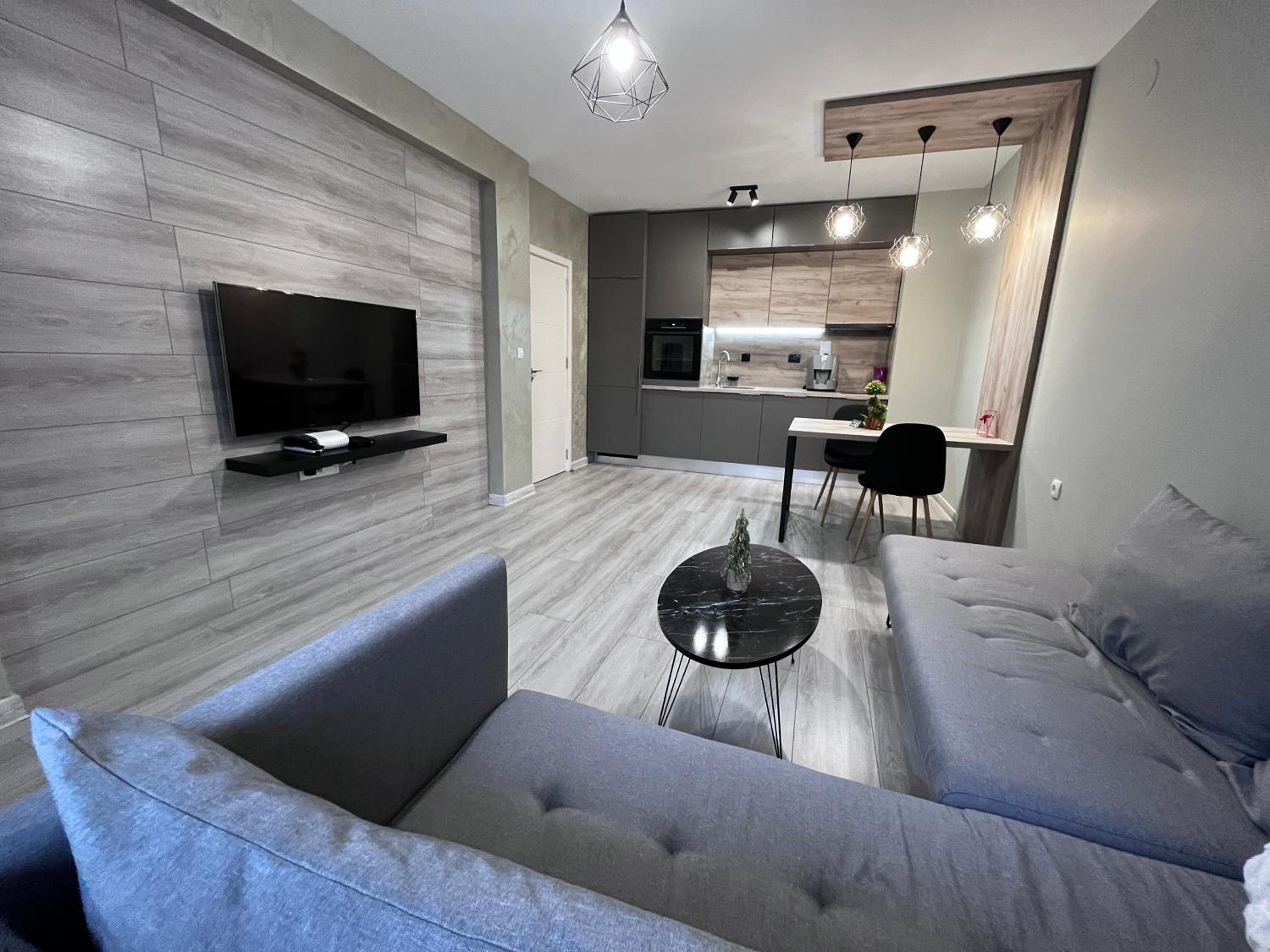 Beautiful Apartment free Parking Garage