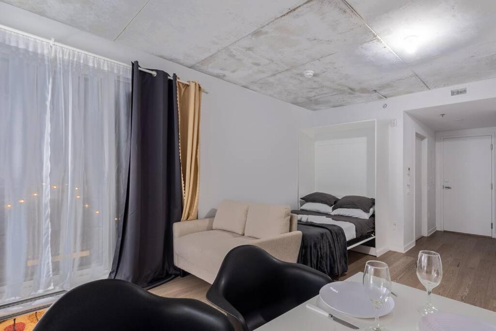 Furnished Studio with balcony - Downtown #311784
