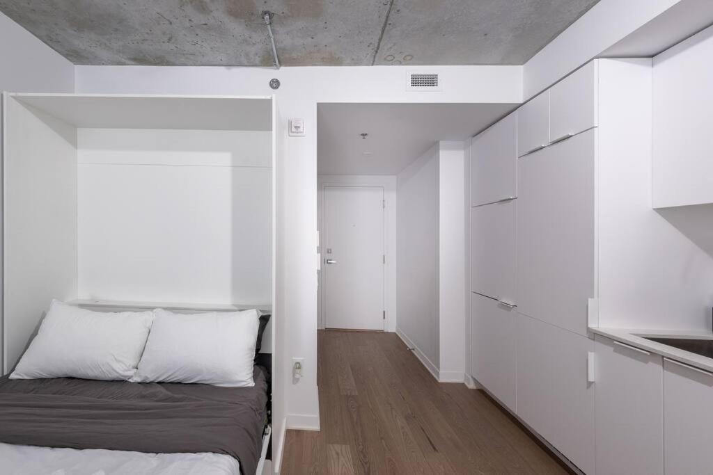 Furnished Studio with balcony - Downtown #311784