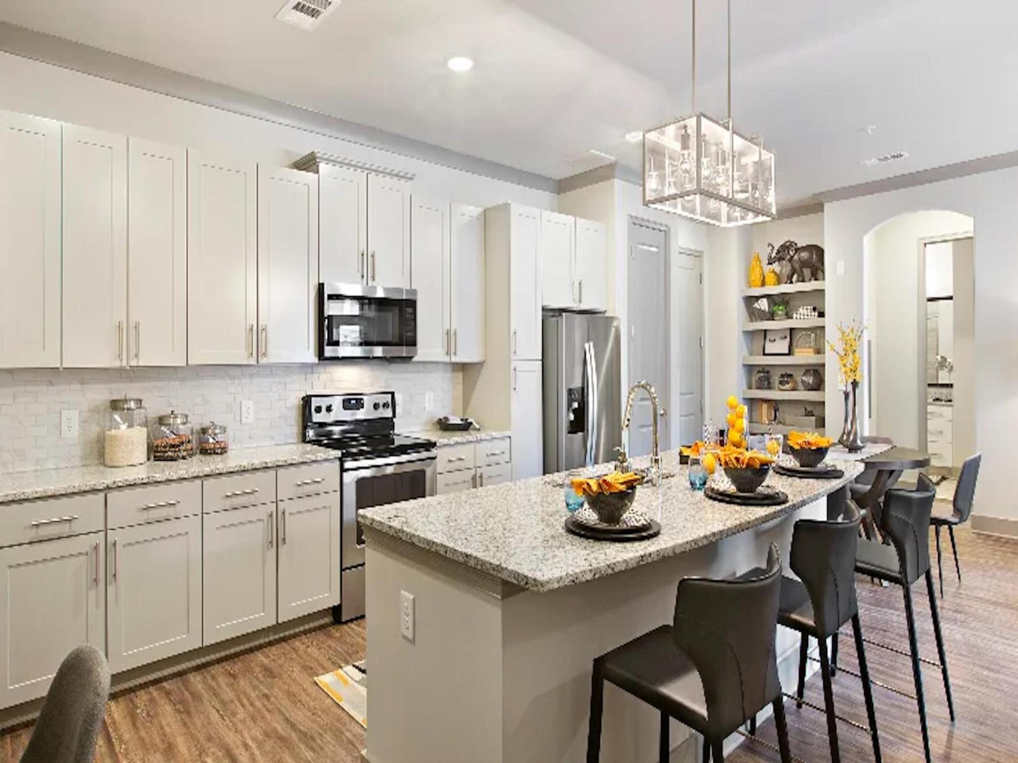 Luxury 2br Apartment (Buckhead) view 5