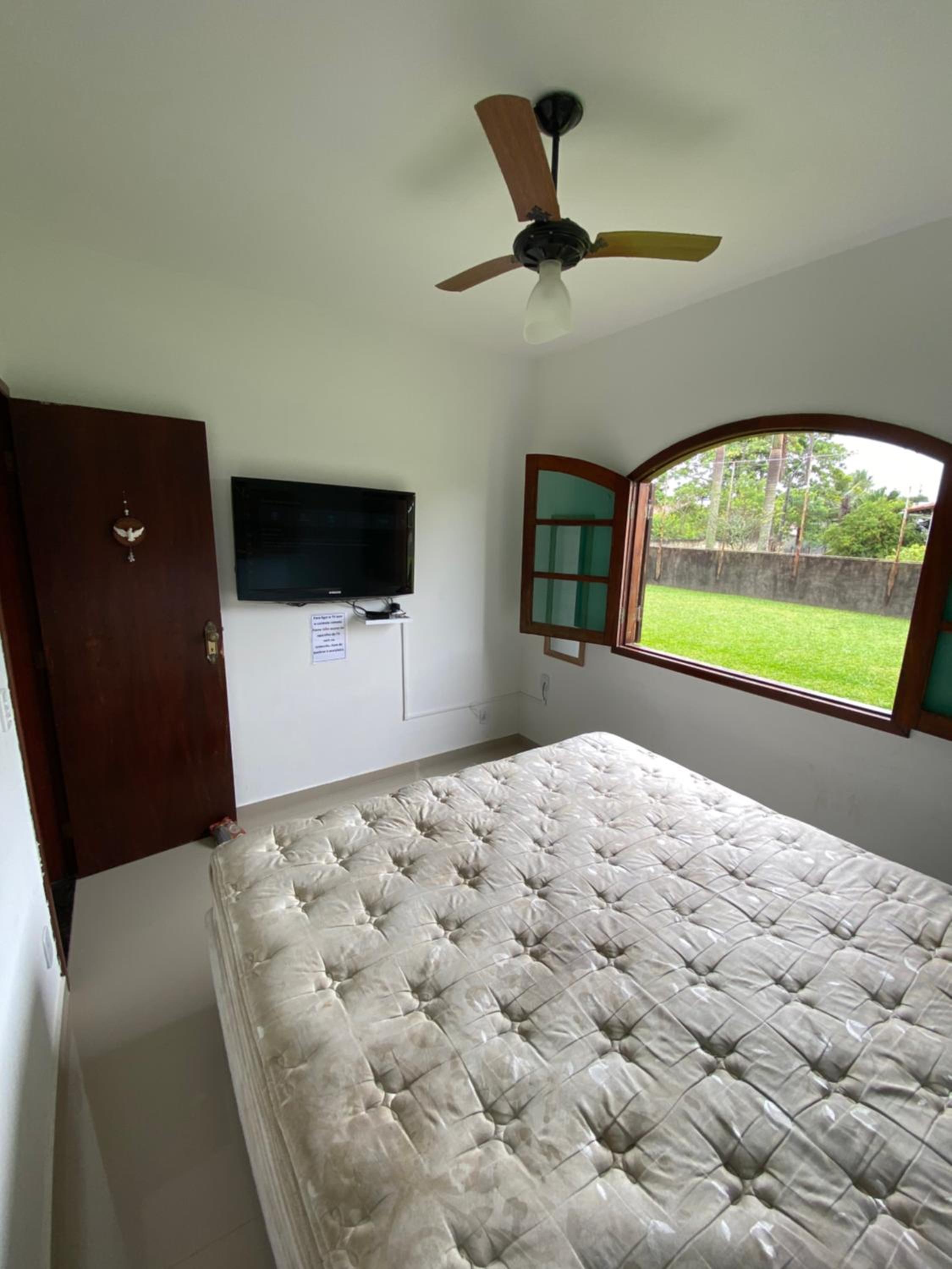 Casa com piscina, ar condicionado, campo de futebol e área gourmet a um quarteirão da lagoa de Praia Seca