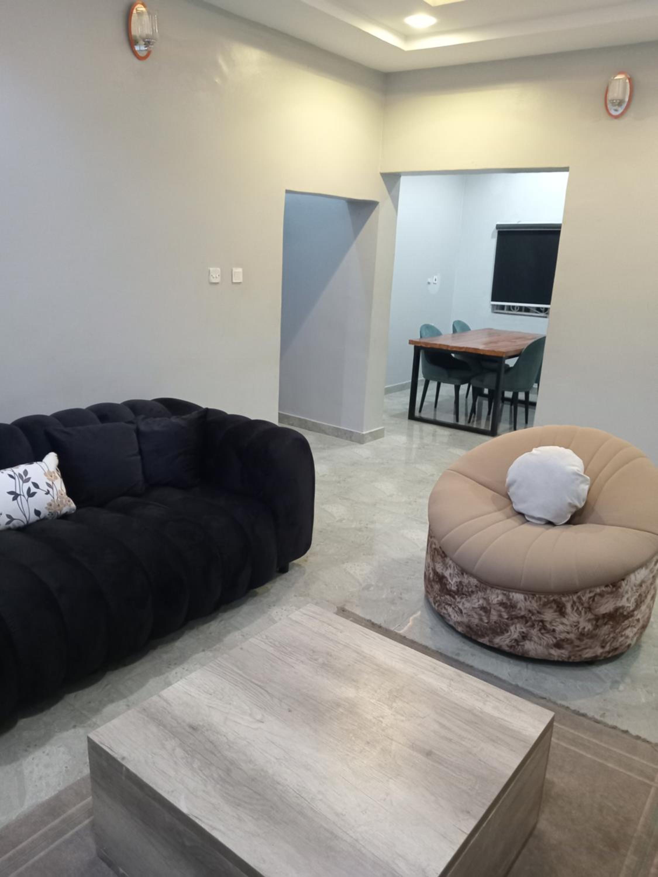 OD-V!CK'S CLASSIC, Wuse 2 extension, upscale Jahi district WiFi,24hr power,security, dstv view 4