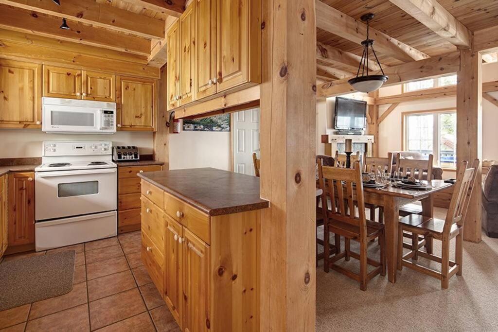 Alpine Timber Luxury Chalet w/Hot Tub