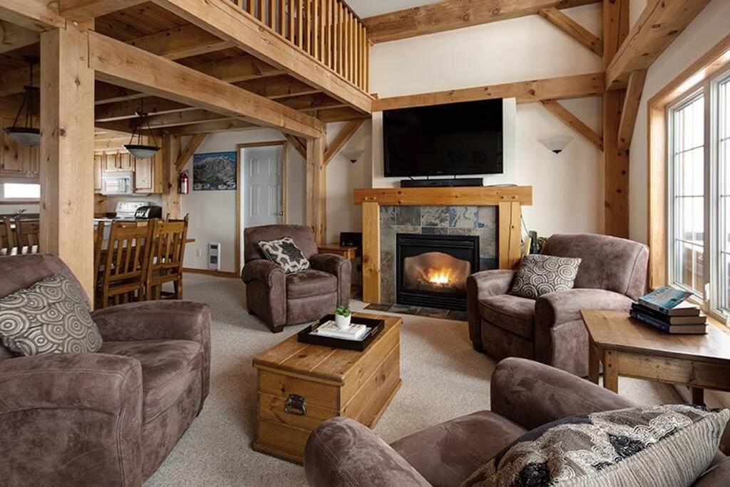 Alpine Timber Luxury Chalet w/Hot Tub