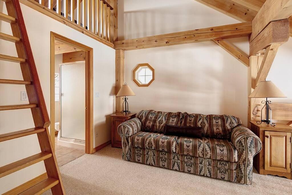 Alpine Timber Luxury Chalet w/Hot Tub
