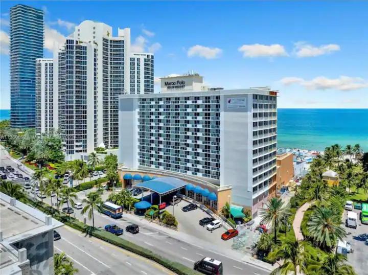 Hotel Entire Condo in Sunny Isles - Image 1