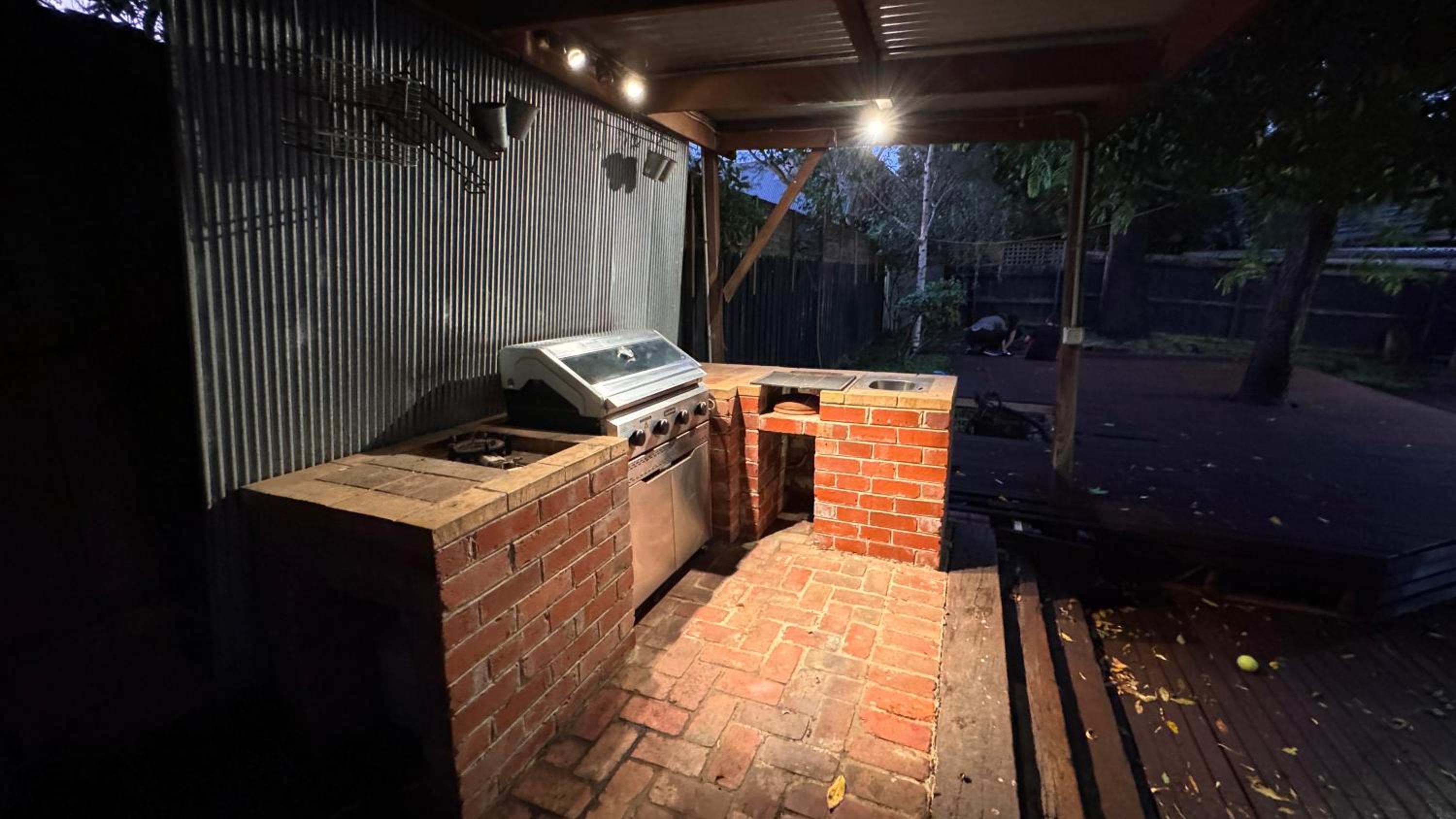 Large 5BR Home-Pool-BBQ-5 CarPark-Central Location
