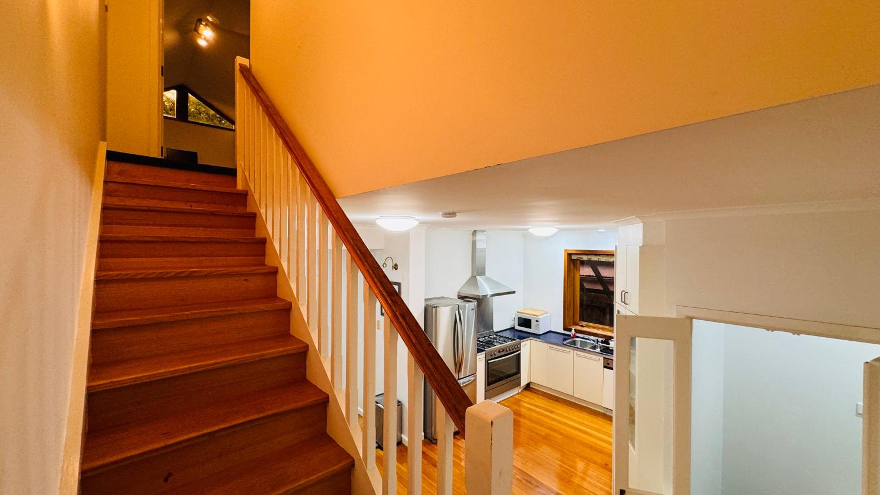 Large 5BR Home-Pool-BBQ-5 CarPark-Central Location