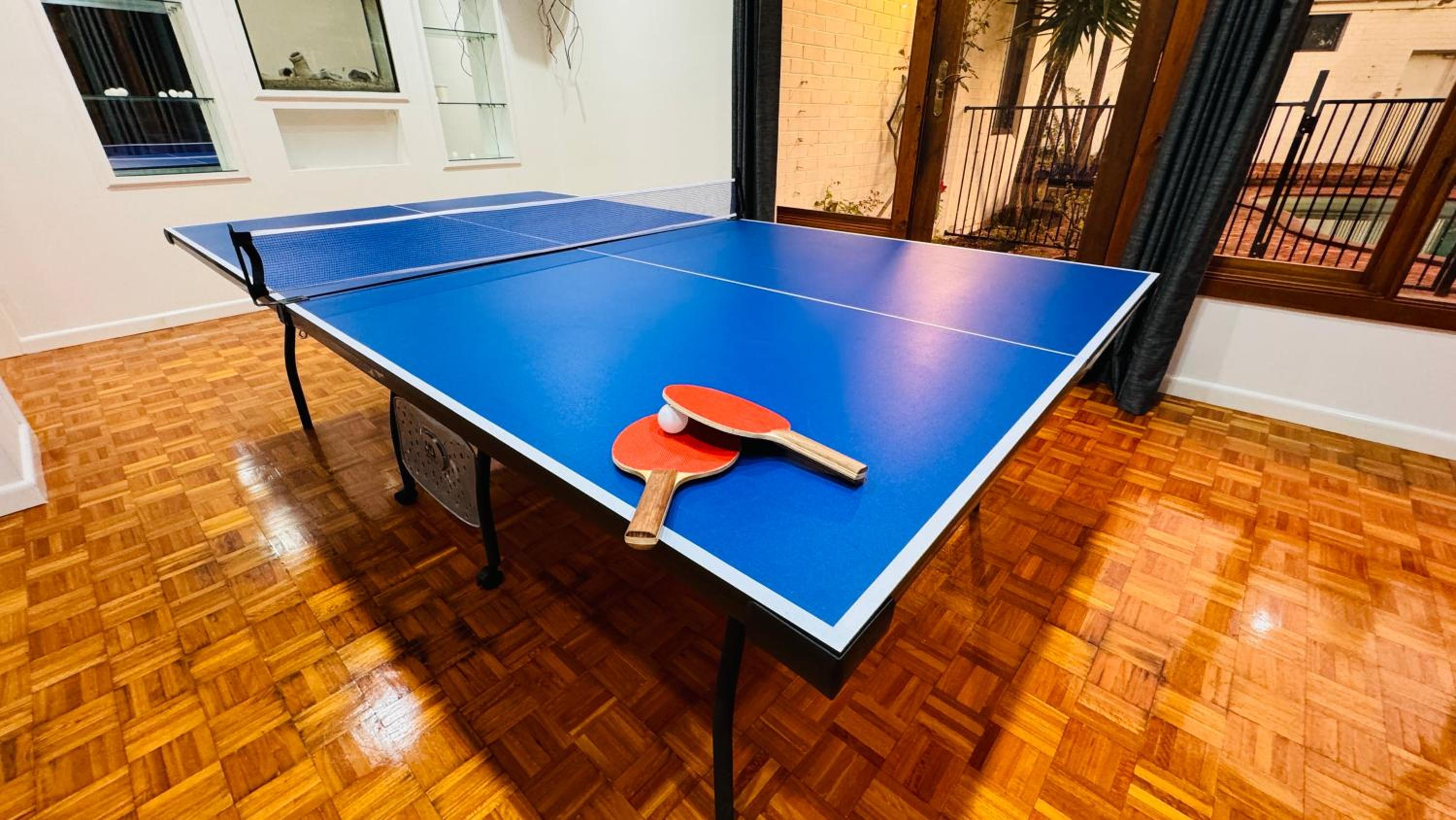 Large 5BR Home-Pool-BBQ-5 CarPark-Central Location
