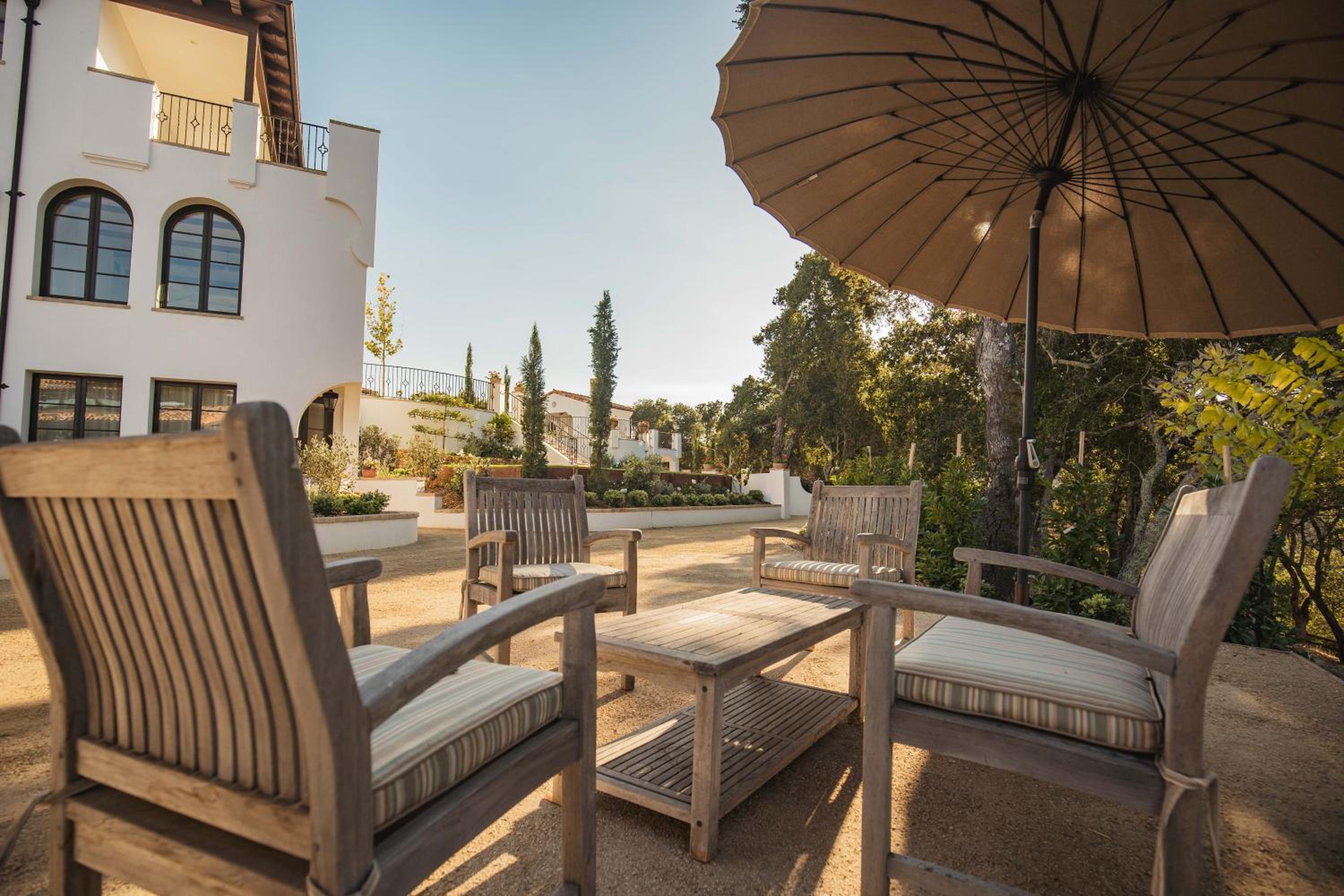 Exquisite Estately Villa view 3