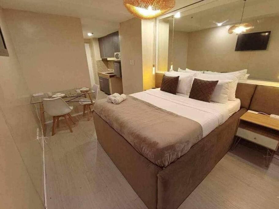 Citadel Inn a1 Central Makati Nightlife