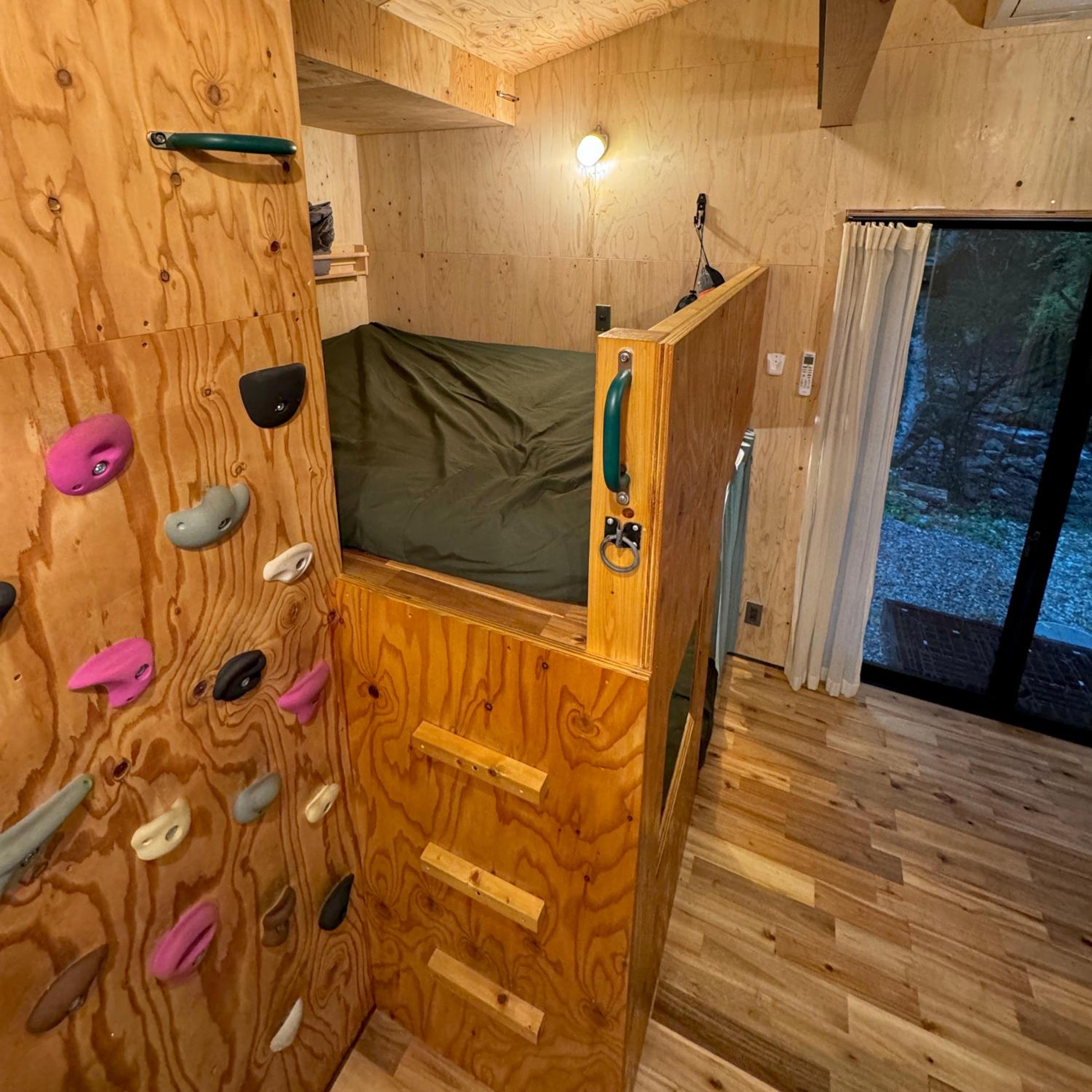 SNUG CAMP HOUSE view 3