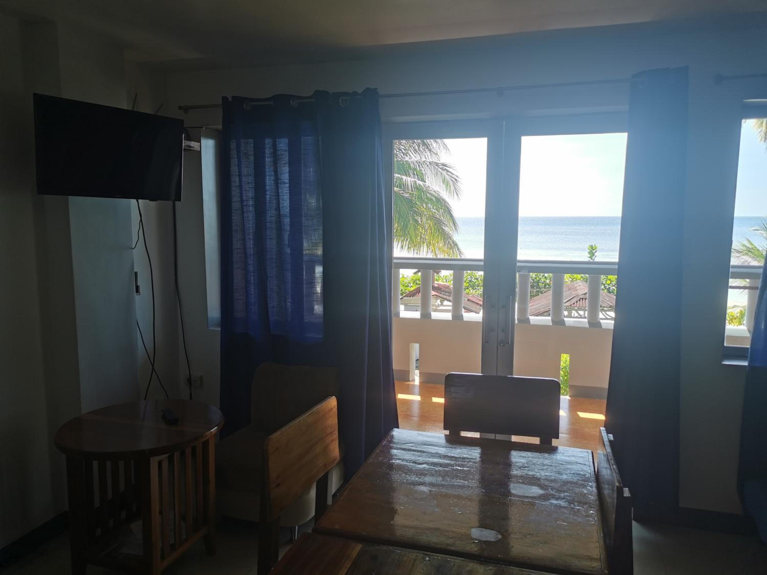 Tropicasa Siquijor Seafront Guest House