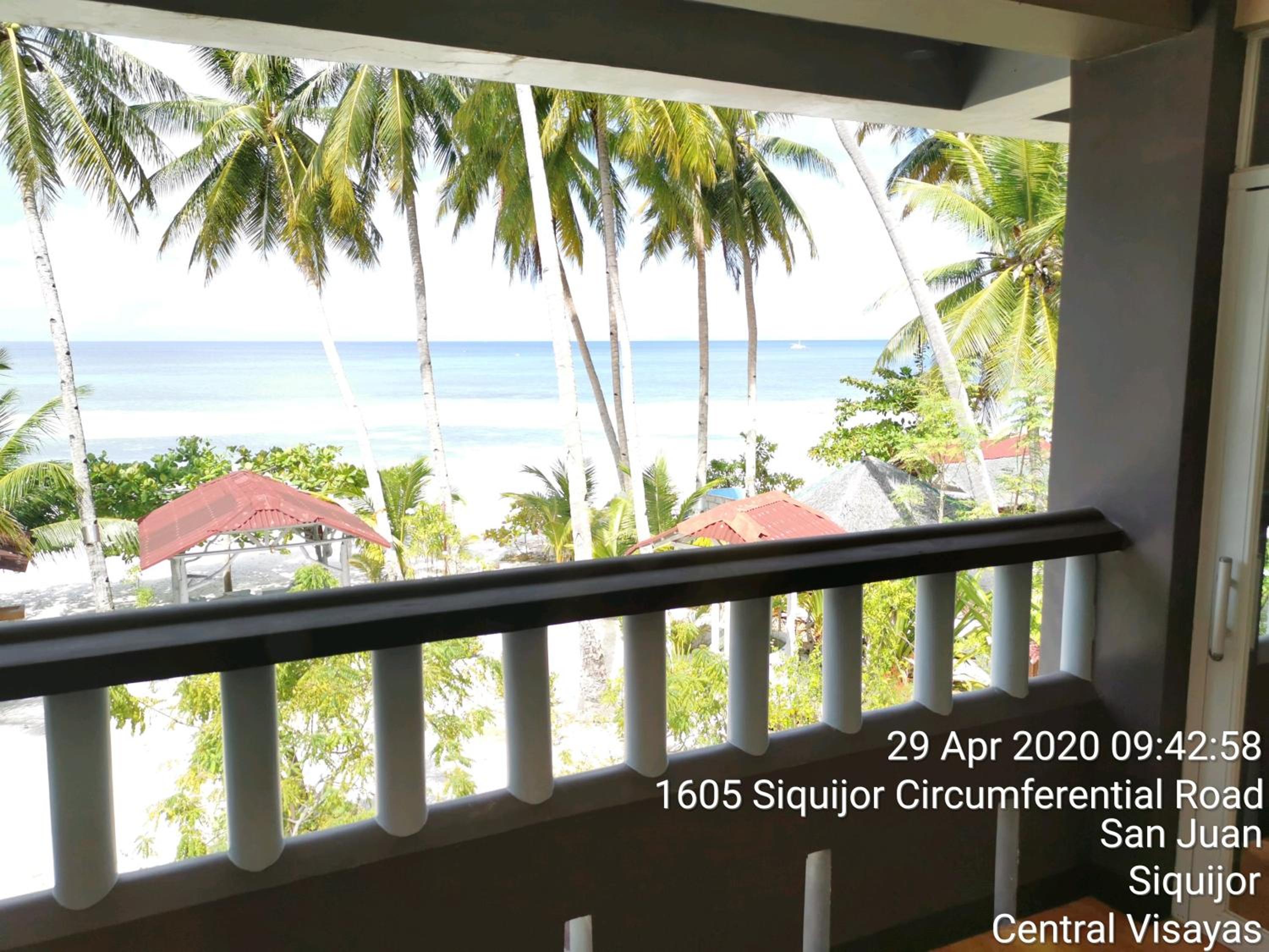 Tropicasa Siquijor Seafront Guest House