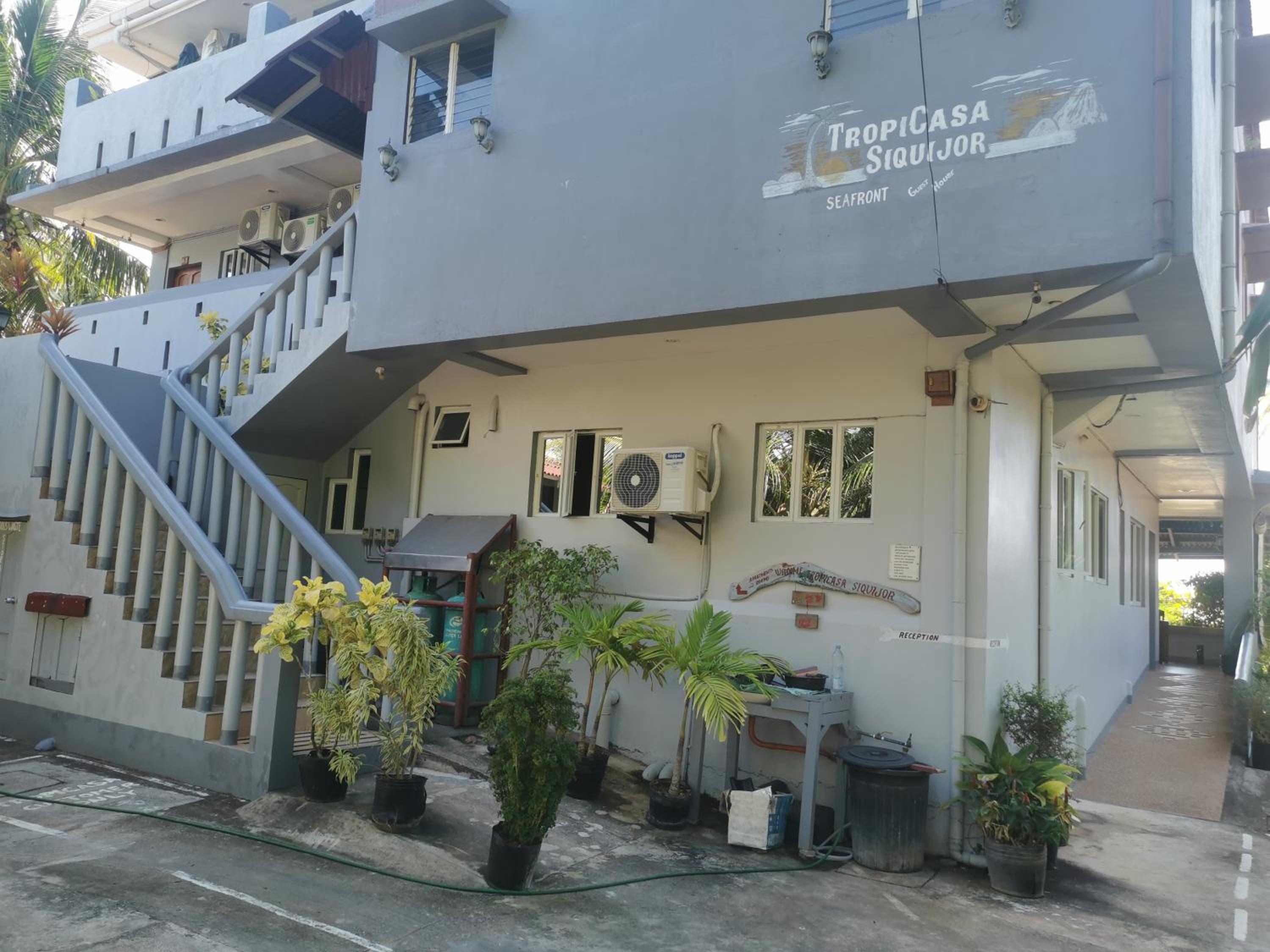 Tropicasa Siquijor Seafront Guest House