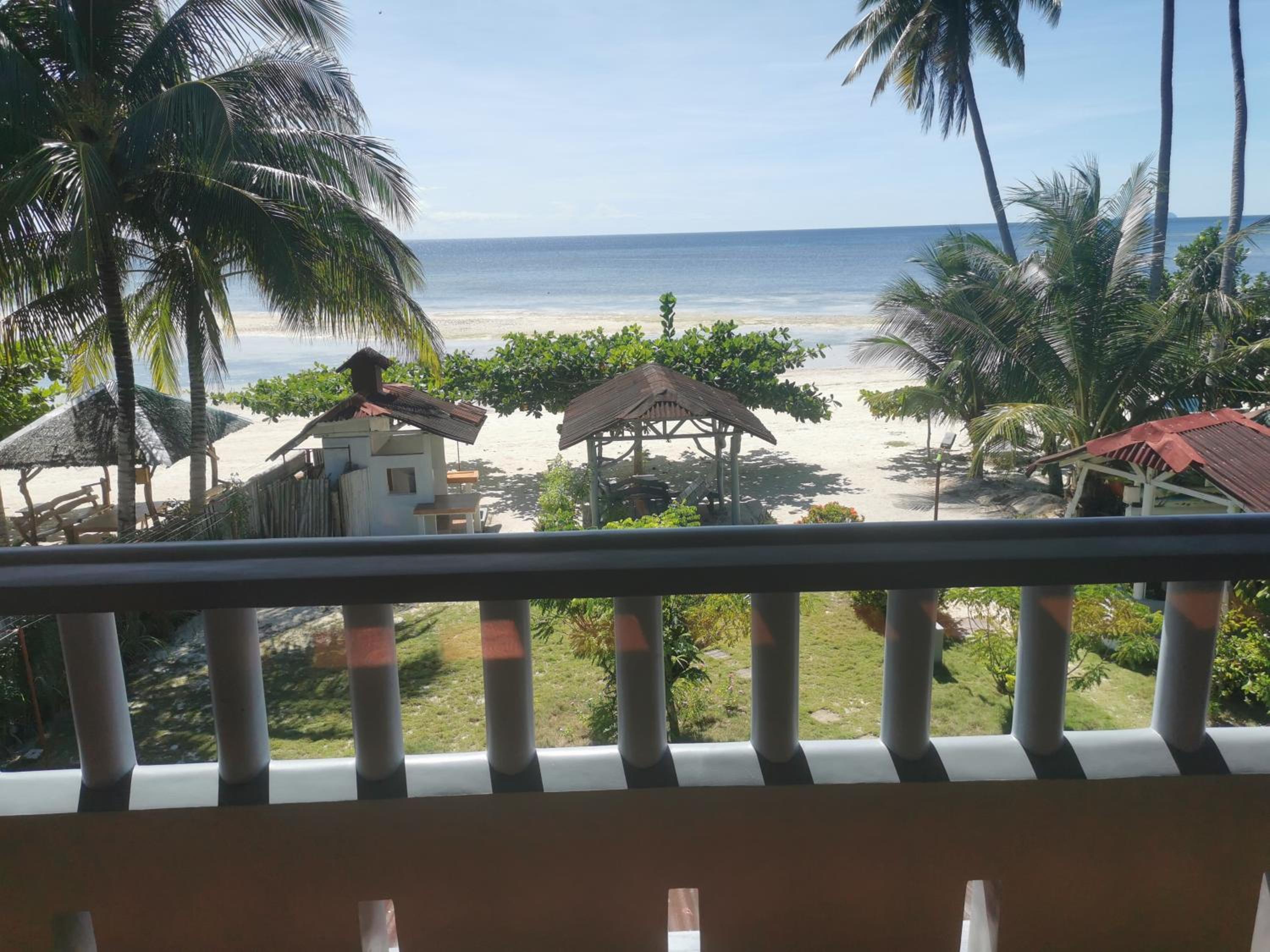 Tropicasa Siquijor Seafront Guest House