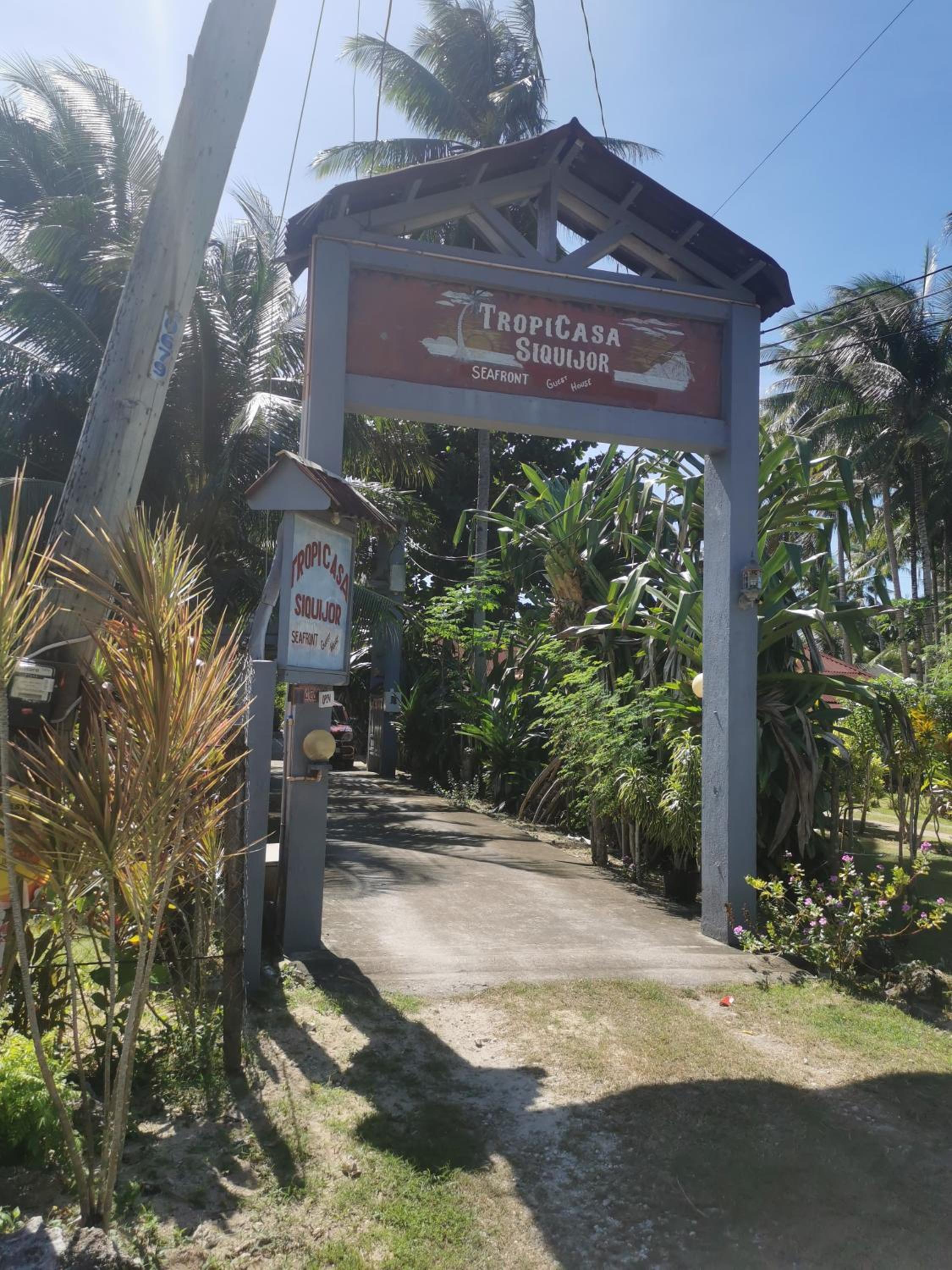 Tropicasa Siquijor Seafront Guest House