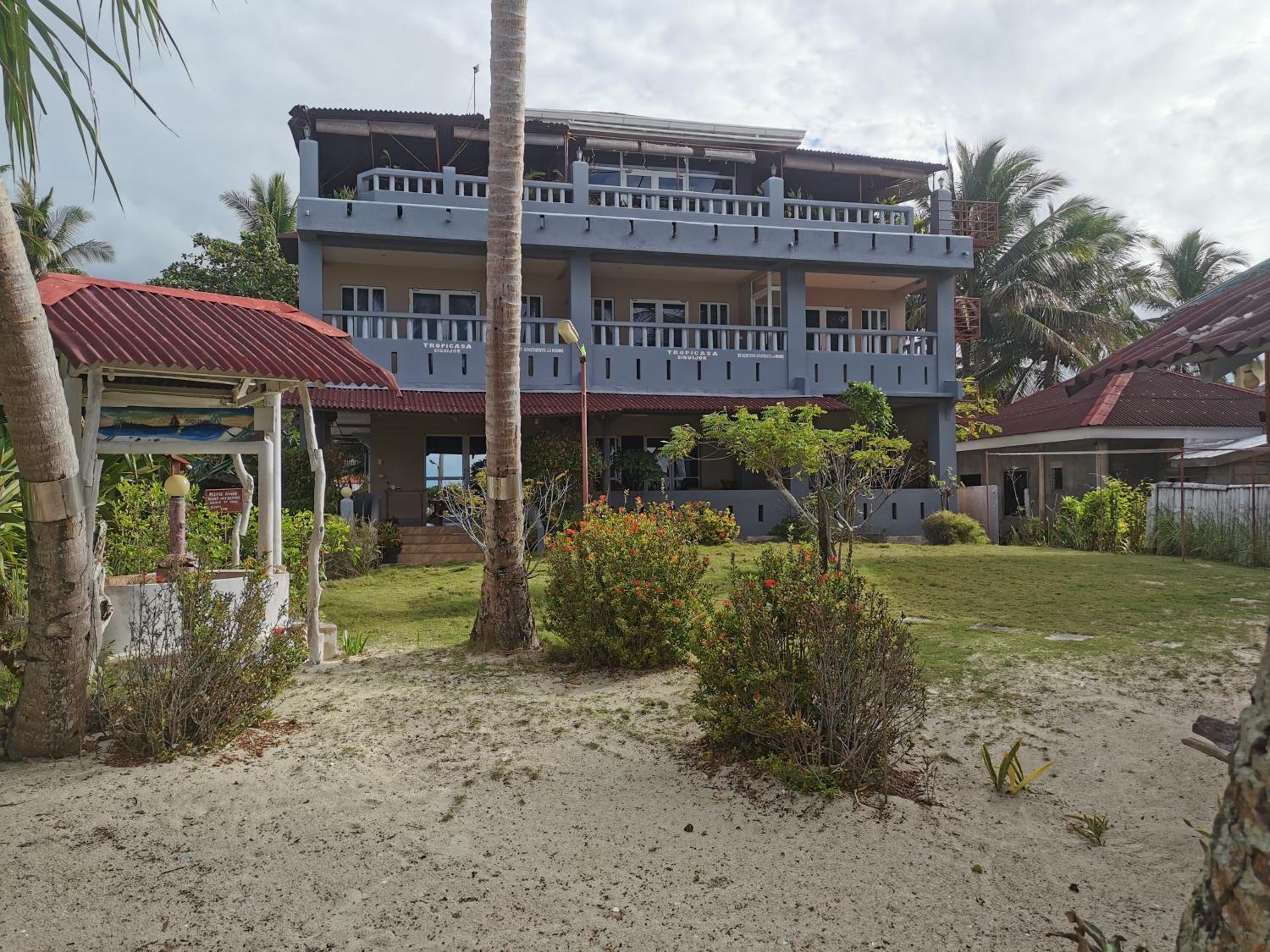 Tropicasa Siquijor Seafront Guest House