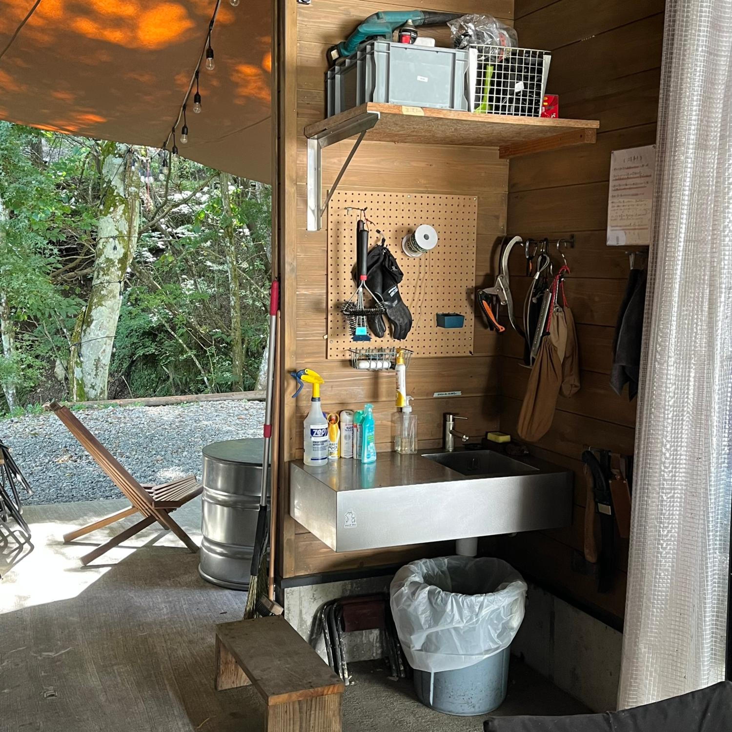 SNUG CAMP HOUSE view 4
